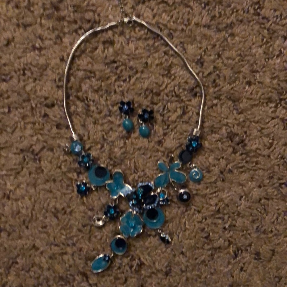 Necklace and earrings set